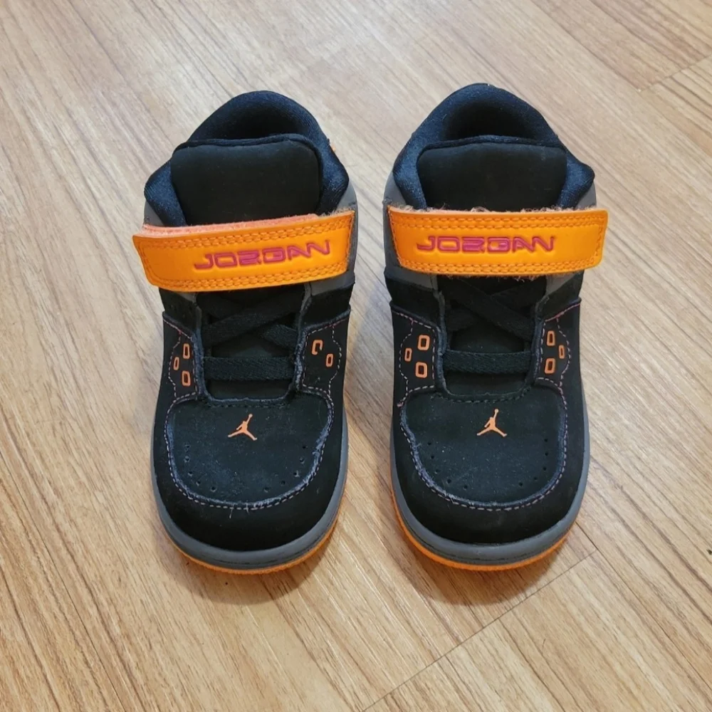 Jordan 1 Flight GS Black Orange Girls or Boys Sneakers Size 7c